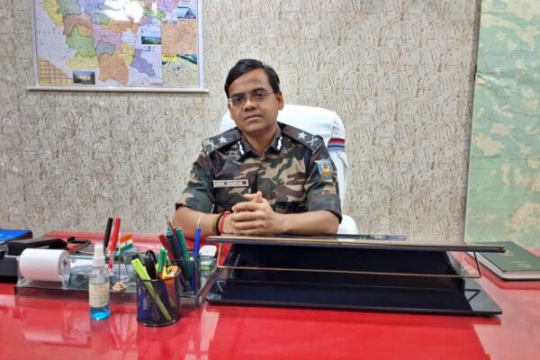 झारखंड: आत्मसमर्पण या चेहरा गोली, आईजी नेक्सालाइट्स को चेतावनी दी