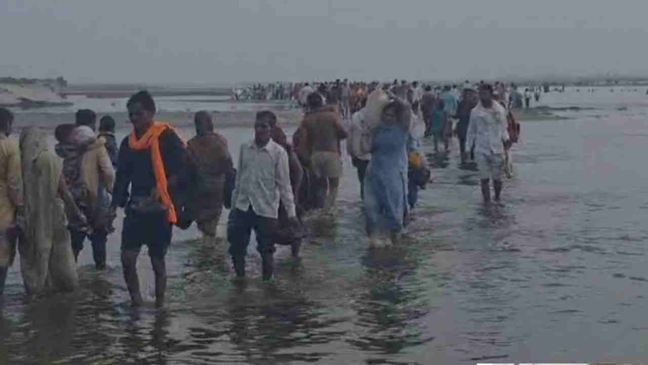 Kannauj News Today | Thousands of devotees took bath in ganga on Buddha Purnima in Kannauj | UP Latest News in Hindi | Newstrack Samachar | Kannauj News: Thousands of devotees bathe in Ganges on Buddha Purnima in Kannauj