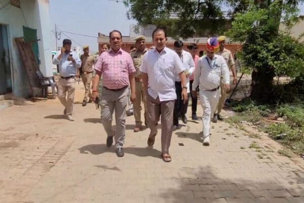 DM surprise inspection Salempur CHC | Salempur CHC operator for X-ray machine | Kanpur Dehat ki taza khabar | | Kanpur Dehat News: सलेमपुर सीएचसी का DM ने किया औचक निरीक्षण, एक्स-रे मशीन के लिए ऑपरेटर नियुक्त के निर्देश