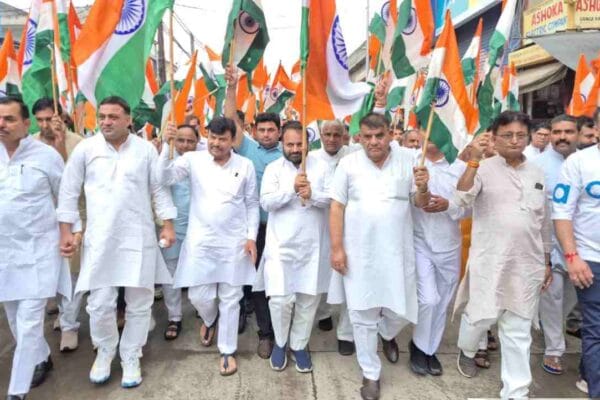 Baghpat News|A grand Tiranga Yatra was organized under the leadership of Minister of State KP Malik In Baghpat News| UP Latest News| Newstrack Samachar | Baghpat News: राज्यमंत्री केपी मलिक के नेतृत्व में हुआ भव्य तिरंगा यात्रा का आयोजन