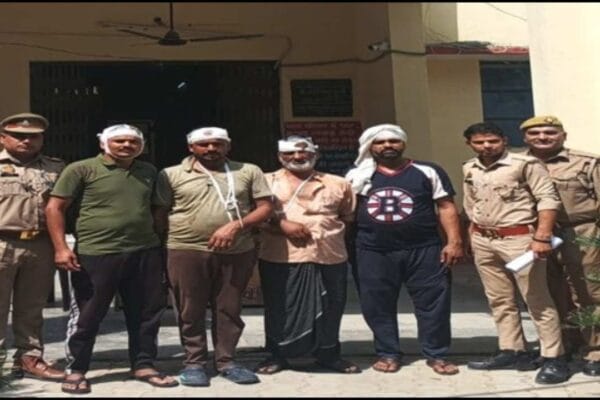 Meerut News|Bloody clash between two parties in Falavada four accused arrested| UP News in Hindi| Newstrack Samachar | Meerut News: फलावदा में दो पक्षों के बीच खूनी संघर्ष, पुलिस पर भी चली गोलियां, चार आरोपी गिरफ्तार