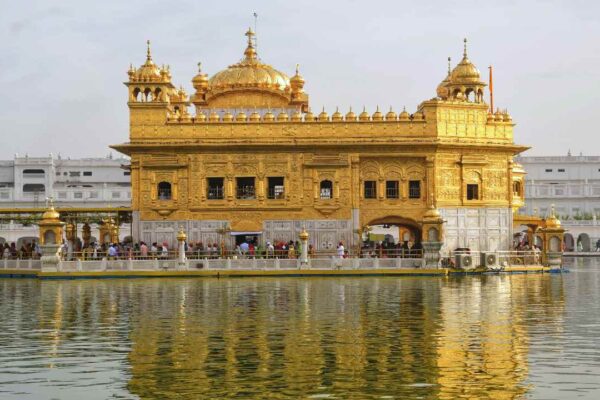 स्वर्ण मंदिर में हवाई रक्षा प्रणाली की तैनाती की खबरों का सच क्या है? सेना और SGPC ने किया बड़ा खुलासा