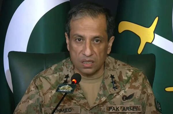 Pakistan Army Lt G Ahmed Sharif Threat like Hafiz Saeed| Pak on Indus River said will Stop India’s Breath| News in Hindi | अधिकारी बोलते आतंकियों की भाषा! अब भारत की सांसें बंद करेगा पाकिस्तान, दे रहा खुली चुनौती