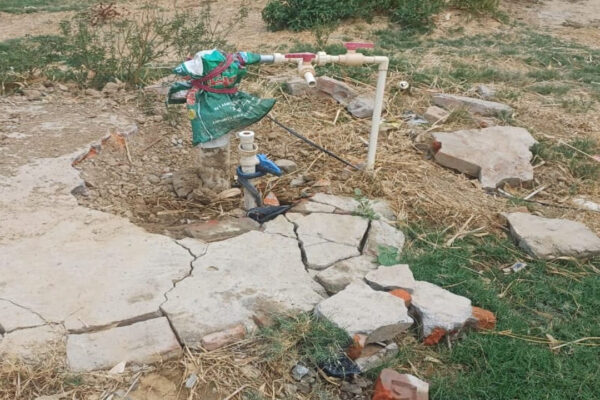 Complaint against former Pradhan | installing private submersible pump in government hand pump | Chandauli News in hindi | | Chandauli News: सरकारी हैंडपंप में निजी समरसेबल पम्प लगाने पर पूर्व प्रधान के खिलाफ तहरीर