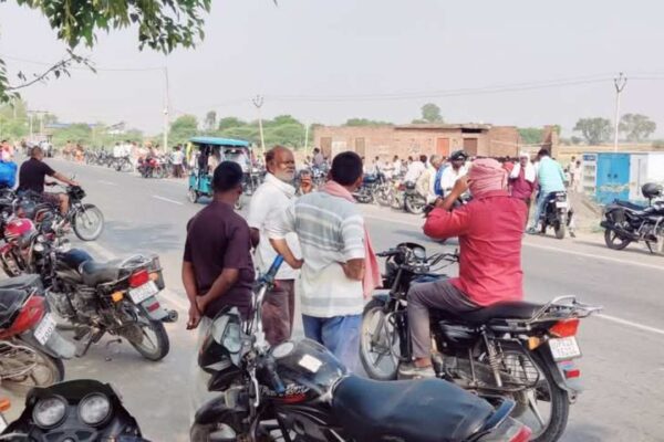 Jaunpur News| youth stabbed to death in jaunpur| UP News in Hindi| Jaunpur Triple Murder case| Newstrack Samachar | Jaunpur News: किशोर की चाकुओं से गोदकर हत्या, अपराधी बेख़ौफ़ , लगतार बढ़ रहा अपराध