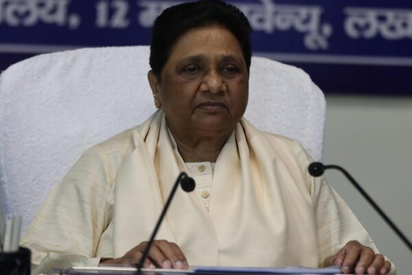 UP Politics: दलित राजनीति पर मायावती का बड़ा बयान..बिना नाम लिए किस दलित नेता पर साधा निशाना !