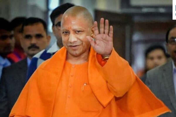 CM Yogi Adityanath| CM Yogi Adityanath Honour Students in Lucknow| UP News| Uttar Pradesh News| UPCM| CM Yogi| UP Latest News| Lucknow Latest News| Lucknow News| Newstrack | UP: CM योगी आदित्यनाथ की मेधावियों को सौगात, टॉपर स्टूडेंट्स को मिलेंगे टेबलेट और मेडल