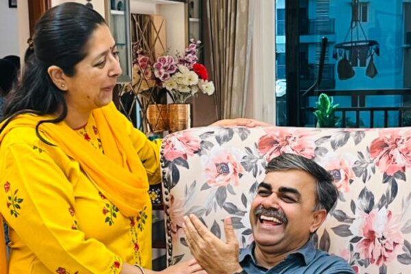 Agras Neeraj Aparna Lavania died tragically in Ahmedabad plane crash London trip became their last journey | अहमदाबाद विमान हादसे में आगरा के नीरज-अपर्णा लवानिया की दर्दनाक मौत, लंदन यात्रा बना आखिरी सफर
