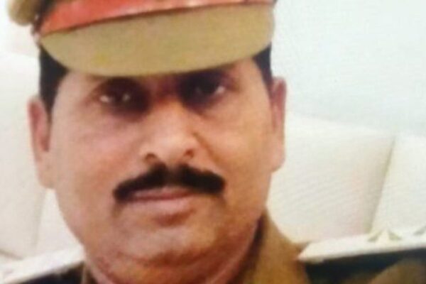 Hardoi Superintendent of Police suspended two sub-inspectors, ordered to register FIR against one | Hardoi News: हरदोई पुलिस अधीक्षक ने दो उपनिरीक्षकों को किया निलंबित, एक पर एफ़आईआर दर्ज करने के आदेश