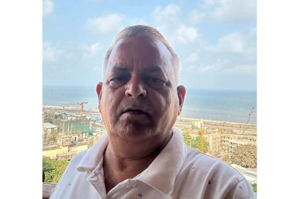 Jaunpur News|Purvanchal University Employees Union President robbed at gunpoint | Jaunpur ki Tazza khabar| Newstrack Samachar | Jaunpur News: पूर्वांचल विश्वविद्यालय कर्मचारी संघ अध्यक्ष से पिस्टल की नोक पर लूट, 4.50 लाख के गहने ले उड़े नकाबपोश बदमाश