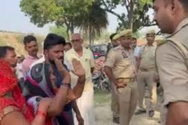 Jaunpur Triple Murder Three murders took place in the case of kidnapping a girl and land dispute two more accused arrested | Jaunpur Triple Murder: लड़की भगाने और जमीनी विवाद में हुई थी तीन हत्याएं, दो और आरोपी गिरफ्तार