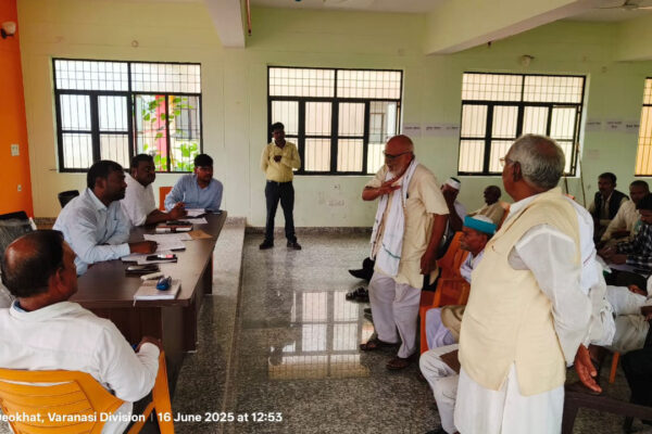 Chandauli Dm meeting | Chandauli farmers raised problems | Chandauli ki taza khabar | | Chandauli News: मौका मिलते ही किसानों ने खुलकर गिनाई समस्याएं, प्रशासन ने भी मानी किसानों की बात