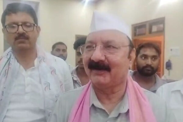 Raebareli: Mainupur Road Issue Heats Up, MP Kishori Lal Sharma Targets Yogi Govt and Zila Panchayat | Raebareli News: मैनुपुर सड़क का मुद्दा गरमाया, सांसद किशोरी लाल शर्मा ने योगी सरकार और जिला पंचायत को घेरा