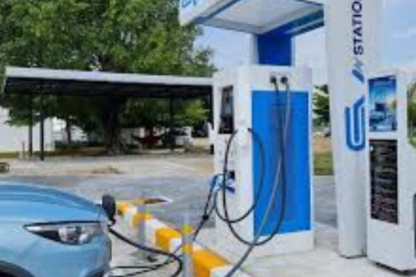 Uttar Pradesh Becomes First State to Include Upstream Infrastructure Costs in EV Charging Station Subsidy Framework | EV charging stations: उत्तर प्रदेश में EV चार्जिंग स्टेशनों को मिलेगी बड़ी सब्सिडी: अपस्ट्रीम इंफ्रास्ट्रक्चर लागत भी अब दायरे में