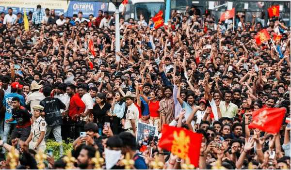 Why are we so crazy about cricketers … ‘, deaths outside chinnaswamy stadium, people got angry, anger erupted on rcb |’ Why do we have so many crazy stadiums, people who are killed outside the stadium. Why cricketers so crazy … ‘, deaths outside the Chinnaswamy Stadium, angry people, angry at RCB