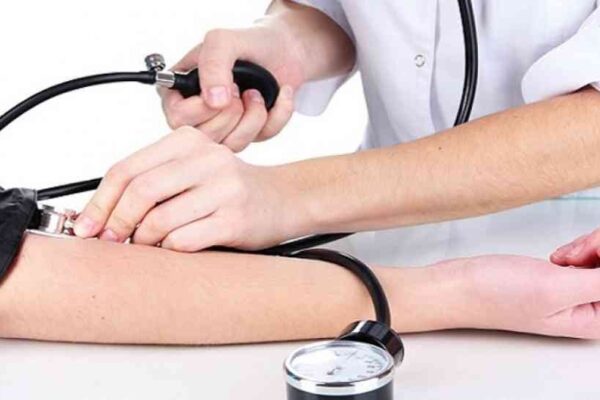 These signs in the body show high blood pressure, do not do these symptoms ignor