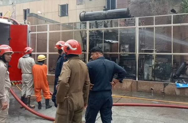 Massive Fire Broke Out Aiims Trauma Center after Blast Transformer 8 Fire Engines Reached
