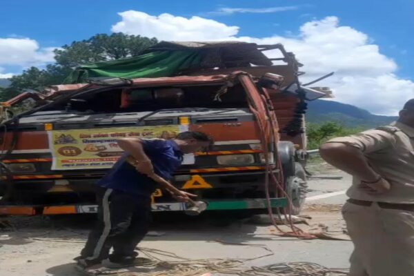 Canter of devotees overturned in Uttarakhand, three people died| Bulandshahr News | Bulandshahr News: श्रद्धालुओं की उत्तराखंड में पलटी कैंटर, तीन लोगों की मौत, 18 घायल