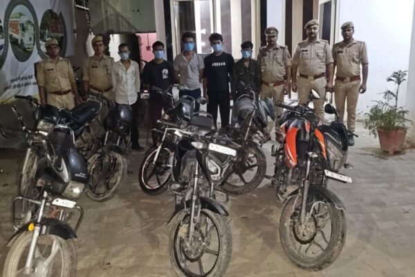 Hardoi News|Police arrested inter-district vehicle theft gang in hardoi | UP News in Hindi| Newstrack samachar | Hardoi News: पुलिस ने अंतर्जनपदीय वाहन चोर गैंग को किया गिरफ्तार, चोरी की गई 7 मोटरसाइकिल बरामद