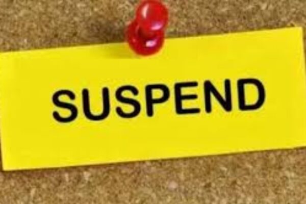 Jaunpur News|Four people including SHO suspended for threatening PIL petitioner in jaunpur| UP News in Hindi| Newstrack samachar | Jaunpur News: धमकी देने पर थानेदार सहित चार निलंबित, मुकदमा दर्ज