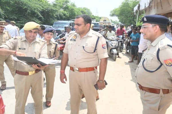 “Bareilly: SSP Anurag Arya Inspects Rampur Border, Issues Strict Directives for Kanwar Yatra Arrangements” | Bareilly News: एसएसपी अनुराग आर्य ने रामपुर बॉर्डर का किया निरीक्षण, कांवड़ यात्रा के लिए दिए कड़े सुरक्षा निर्देश