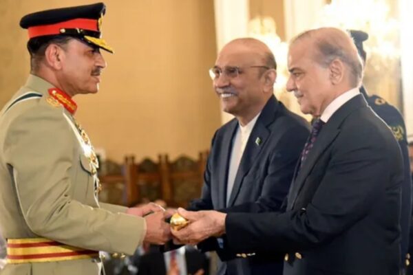 Coup in Pakistan। Pakistan PM Shahbaz Sharif। Asim Munir, Pakistan President। Asif Ali Zardari | Pakistan में होगा तख्तापलट? आसिम मुनीर के राष्ट्रपति बनने की अटकलों के बीच PM शहबाज शरीफ ने दिया बड़ा बयान