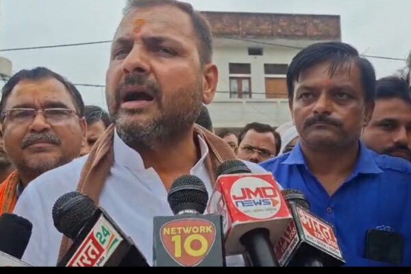 Banda News|BJP MLA Threatens SDM Over Demolition Issue in Banda| UP News in hindi| Newstrack samachar | Banda News: एसडीएम से बोले विधायक- “सिखा देंगे तुम्हें नौकरी करना, देख लेंगे तुम्हें, ये वादा है मेरा