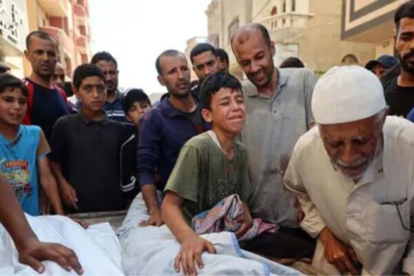 Israel Brutal Missile Attack On Gaza while innocent children filling water | खून से लाल हुई गाजा पट्टी, बच्चों की बिछीं लाशें, पानी भरते मासूमों पर मिसाइल गिराने के बाद इजरायल अब दे रहा सफाई, बोला: टारगेट कहीं और था