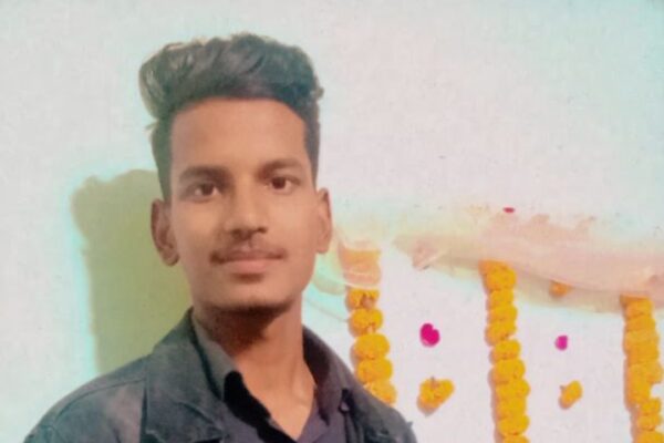 BTech student dies by suicide leaves emotional video blaming girl and her family | Barabanki News: बाराबंकी में बीटेक छात्र ने की खुदकुशी, आत्महत्या से पहले बनाया भावुक वीडियो, लड़की और उसके परिवार पर लगाए आरोप
