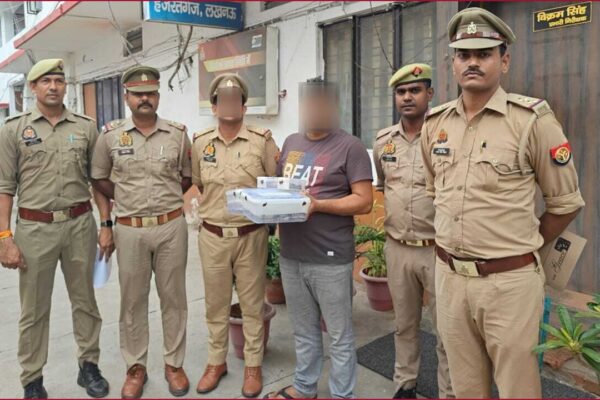 Cook Steals 7.5 Lakh from Employer Locker in Hazratganj Lucknow Police Buys Land Caught in 12 Hours | लखनऊ में नौकर ने पकाया चोरी का प्लान! अलमारी से 7.5 लाख रुपए उड़ाकर खरीद डाली जमीन, 12 घंटे में पुलिस ने किया गिरफ्तार