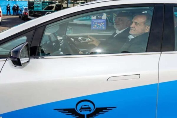 Iran President Forced to Take Taxi After Diesel Scam: Water Filled in Convoy Cars, Sparks National Outrage | ईरान में राष्ट्रपति के साथ ही कर दिया फ्रॉड! डीजल की जगह भर दिया पानी, गाड़ियां हुई ठप, टैक्सी का सफर करने को मजबूर हुए President