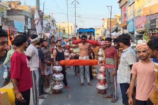 Shamli: Kanwariyas Arrive with 1100 Liters of Ganges Water to Celebrate Sister’s BSF Job | Shamli News: बहन की BSF में नौकरी लगने की खुशी में 1100 लीटर गंगाजल लेकर पहुंचे कांवड़िया