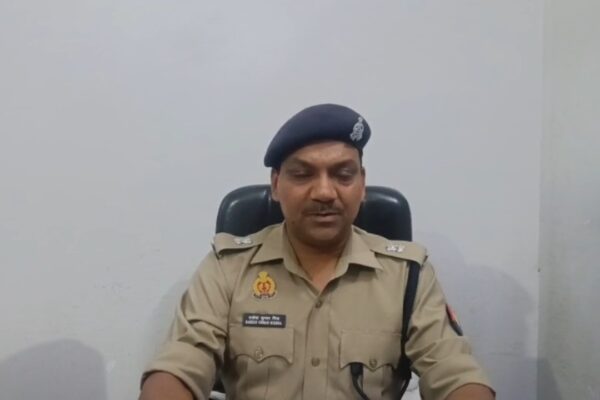 Meerut News|Police accused of molesting women at Kanwar Seva Camp in Meerut| UP News in Hindi| Newstrack samachar | Meerut News: कांवड़ सेवा शिविर में महिलाओं से छेड़छाड़ का आरोप, तीन पुलिसकर्मियों पर कार्रवाई की मांग