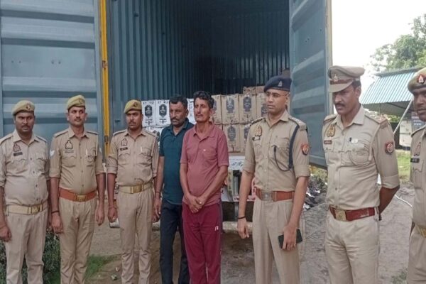 Sonbhadra: Two Inter-State Smugglers Arrested with 2154 Liters of English Liquor in Hidden Container Compartments | Sonbhadra News: सोनभद्र: 2154 लीटर अवैध अंग्रेजी शराब के साथ दो अंतर्राज्यीय तस्कर गिरफ्तार, कंटेनर में थे गुप्त बॉक्स