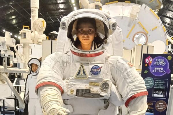 Barabanki News| Barabanki Girl Represents India in Japan with Her Science Innovation| UP News in Hindi| Newstrack samachar | Barabanki News: बाराबंकी की बेटी पूजा ने जापान में बढ़ाया देश का मान, पर घर में अब भी नहीं है बिजली और शौचालय दीये की रोशनी में पढ़ाई कर रच दिया इतिहास