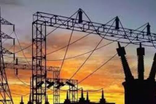 Lucknow News|power supply will be disrupted for six hours in lucknow due to maintenance work| UP News in Hindi| Newstrack samachar | Lucknow News: शहर के कई इलाकों में आज छह घंटे तक रहेगी बिजली गुल, हजारों उपभोक्ताओं को होगी असुविधा