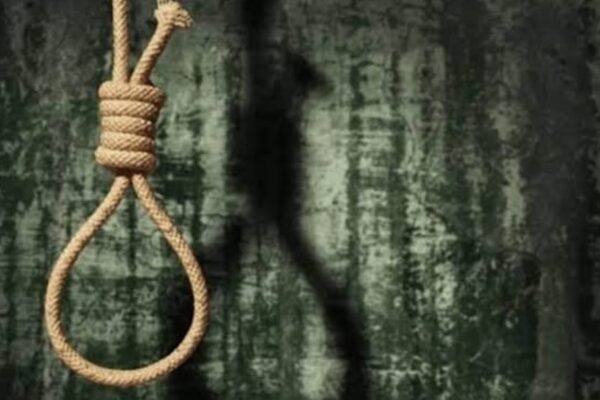 Bareilly: Man Found Hanged, Family Alleges Murder by Wife and Her Lover; Police Investigate | Bareilly News: युवक का शव फंदे पर लटका मिला, परिजनों ने पत्नी और प्रेमी पर हत्या का आरोप लगाया