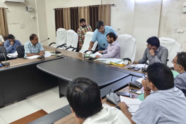 Chandauli DM Expresses Displeasure Over Poor Ranking on CM Dashboard, Issues Final Warning to Electricity Department | Chandauli News: चंदौली: CM डैशबोर्ड पर खराब रैंकिंग से DM नाराज़, विद्युत विभाग को मिली लास्ट वार्निंग