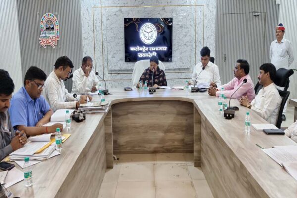 Raebareli News: जिलाधिकारी हर्षिता माथुर की अध्यक्षता में नगर निकाय बैठक सम्पन्न, जनहित में दिए गए अहम निर्देश