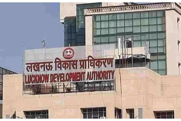 Lucknow News Alaya Homes Dispute Illegal Construction in Lucknow LDA Demolition Drive LDA Notices 2025 LDA Demolition Notice LDA Floor Plan Violation Real Estate Legal Action | अलाया होम्स अपार्टमेंट पर मंडराया ध्वस्तीकरण का खतरा, एलडीए ने आवंटियों को जारी किया नोटिस