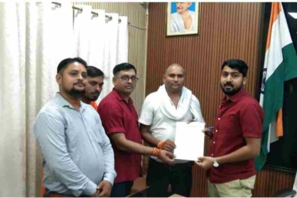 Kaushambi News|Hindu Organizations Submit Memorandum to Chail SDM Over Illegal Encroachment at Masuriya Mata Temple| Newstrack Samachar | Kaushambi News: मसूरिया माता मंदिर पर अवैध कब्जे को लेकर हिंदू संगठनों ने उप जिलाधिकारी चायल को सौंपा ज्ञापन, कार्रवाई न होने पर आंदोलन की चेतावनी!