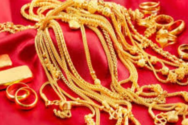 Gold and Silver Prices Drop in Uttar Pradesh: Latest Update | Gold Silver Price Uttar Pradesh: सोने और चांदी की कीमतों में आई गिरावट, जानें क्या हैं आज के ताजा रेट