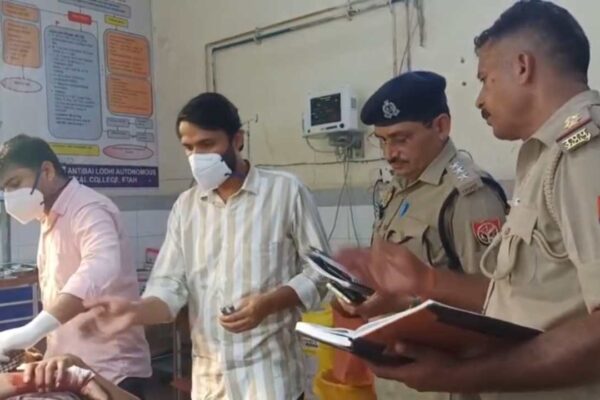 Etah News| Man Shoots Sister-in-Law and Nephew Over Minor Dispute in Etah| UP News in Hindi| Newstrack samachar | Etah News: भाई ने मामूली विवाद में भाभी और भतीजे को मारी गोली, मेडिकल कॉलेज में भर्ती