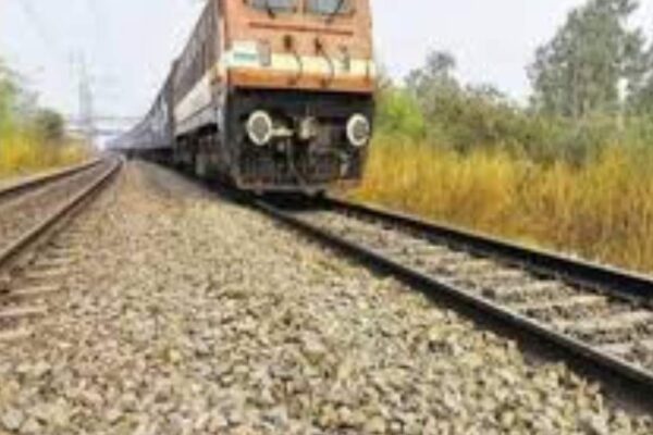 Raebareli: Engineer Dies After Being Hit by Rajdhani Express, Earphones Suspected Cause | Raebareli: रायबरेली में राजधानी एक्सप्रेस से कटकर इंजीनियर की मौत