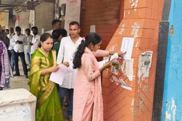 UPPSC RO ARO Exam UPPSC RO ARO Exam answer key RO ARO Exam answer key Review Officer Assistant Review Officer Lucknow RO ARO exam centers RO ARO exam General Studies RO ARO exam Negative marking | UPPSC RO/ARO परीक्षा लखनऊ में संपन्न, जीएस को परीक्षार्थियों ने बताया कठिन