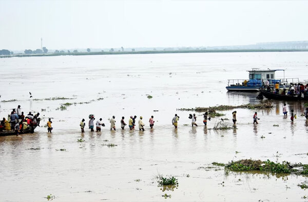 Flood in Bihar Danger Mark Crossed in 6 Areas Water Level Reached Warning Level in Many Areas