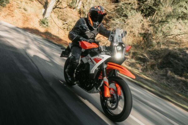 अद्यतन KTM 390 ADV X & Global-Spec Enduro R रुपये से लॉन्च किया गया। 3.03 लाख