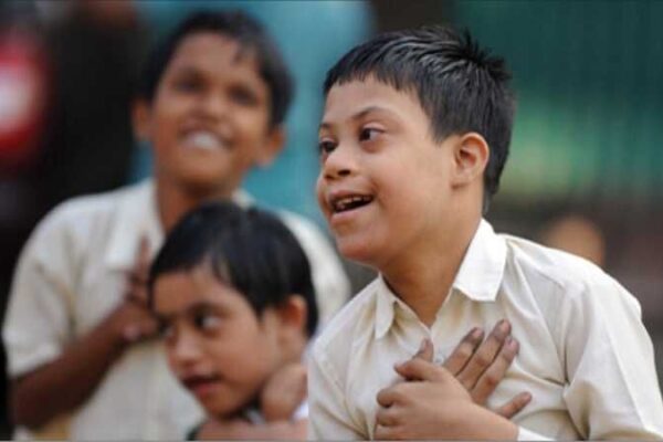 विशेषज्ञ ऑटिज्म से पीड़ित बच्चों के लिए समावेशी, निरंतर मानसिक स्वास्थ्य देखभाल के लिए कहते हैं