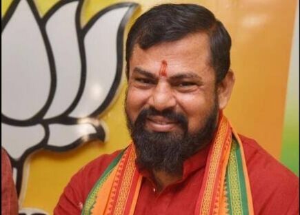 एक गलती है कि भाजपा गोशमहल विधायक टी राजा सिंह उनकी गद्दी