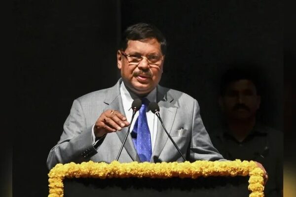 CJI झंडे संकट कानूनी प्रणाली में, तत्काल सुधार चाहते हैं
